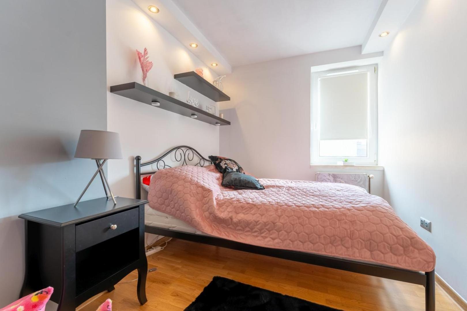 Apartament Ratuszlove - 2 Osobne Sypialnie, Z Widokiem Na Ratusz - By Spaceapart เยเลเนียกูรา ภายนอก รูปภาพ