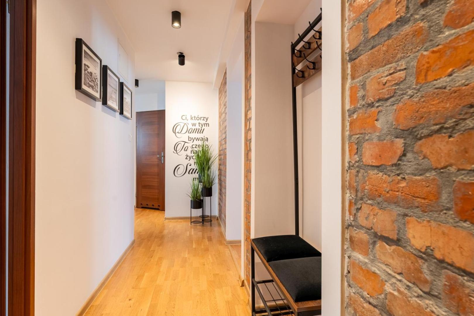 Apartament Ratuszlove - 2 Osobne Sypialnie, Z Widokiem Na Ratusz - By Spaceapart เยเลเนียกูรา ภายนอก รูปภาพ