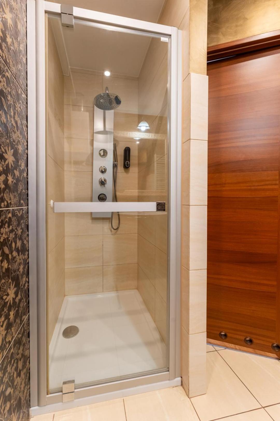 Apartament Ratuszlove - 2 Osobne Sypialnie, Z Widokiem Na Ratusz - By Spaceapart เยเลเนียกูรา ภายนอก รูปภาพ