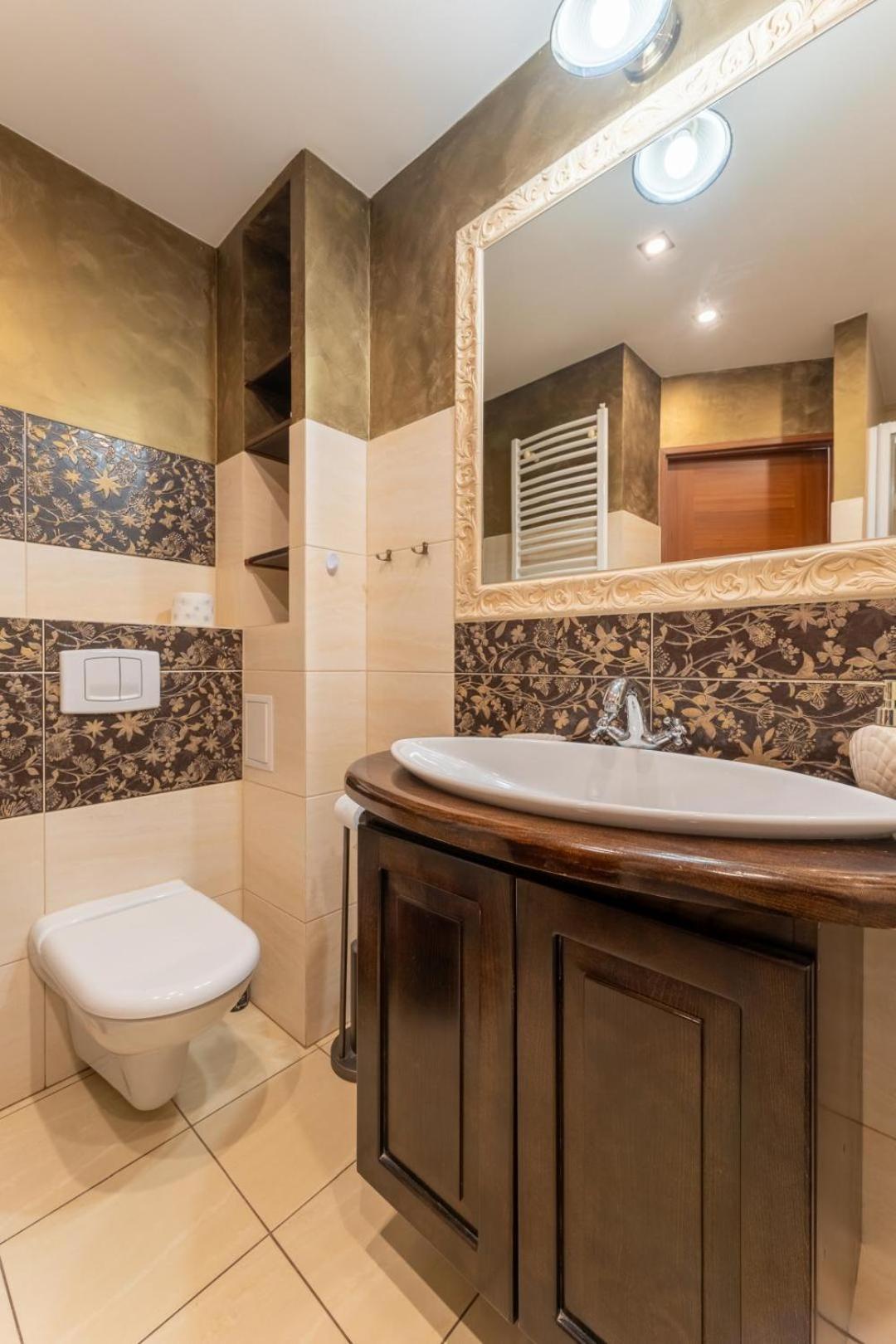 Apartament Ratuszlove - 2 Osobne Sypialnie, Z Widokiem Na Ratusz - By Spaceapart เยเลเนียกูรา ภายนอก รูปภาพ